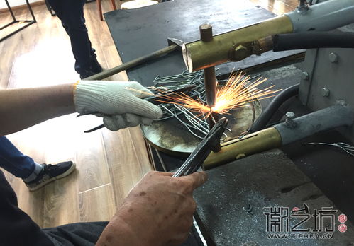 點(diǎn)亮匠心之路，從鐵畫到彩燈 安徽工藝美術(shù)大師的傳統(tǒng)技法新闡釋
